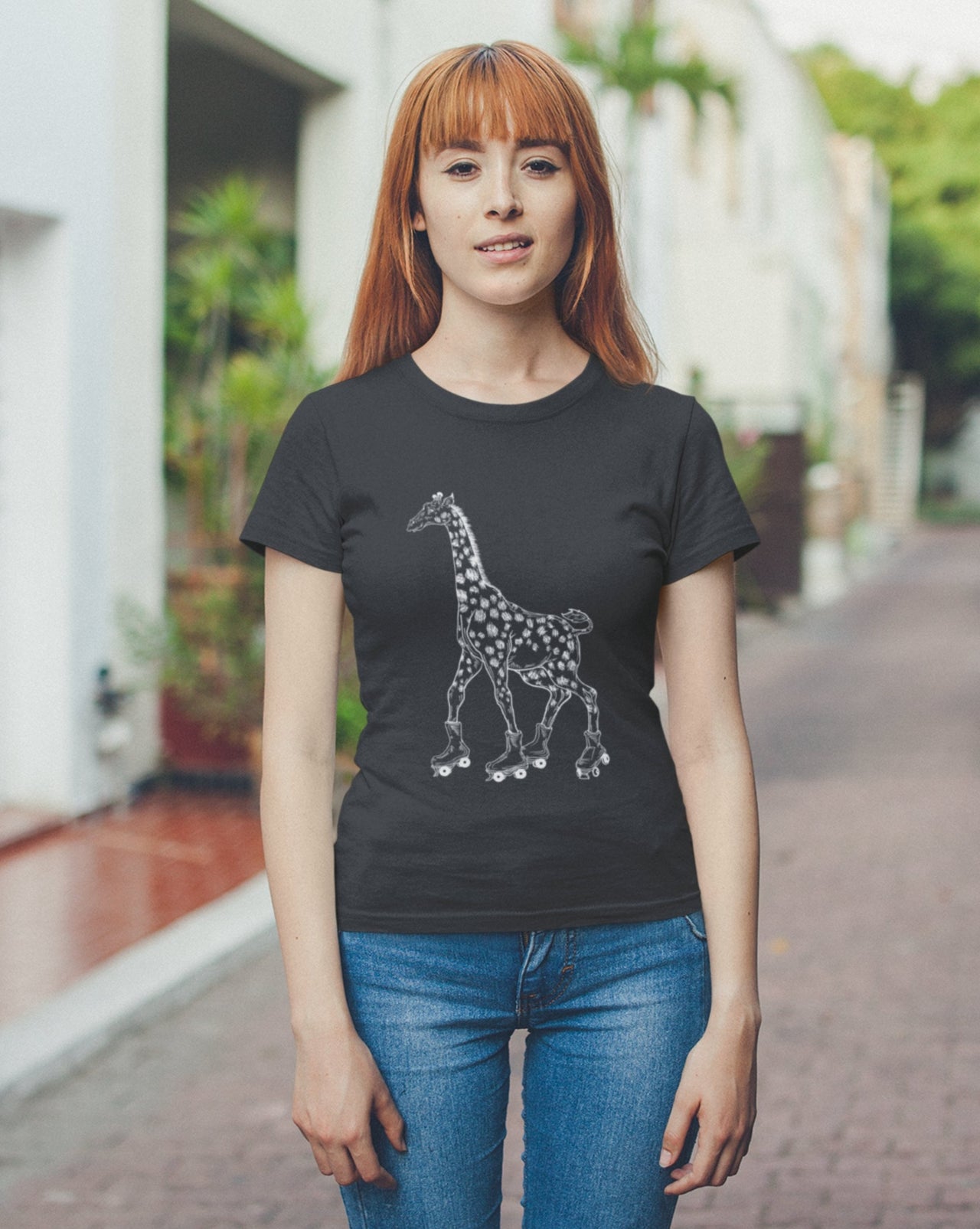 seembo-giraffe-skater-roller-skating-women-black-t-shirt